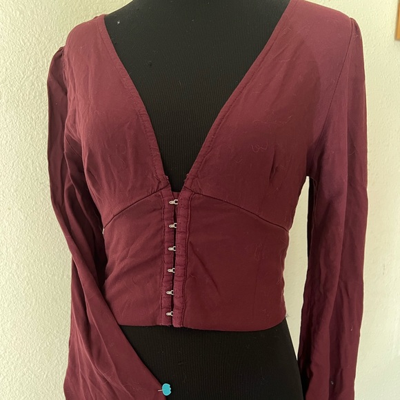 Burgundy crop top - Picture 1 of 3
